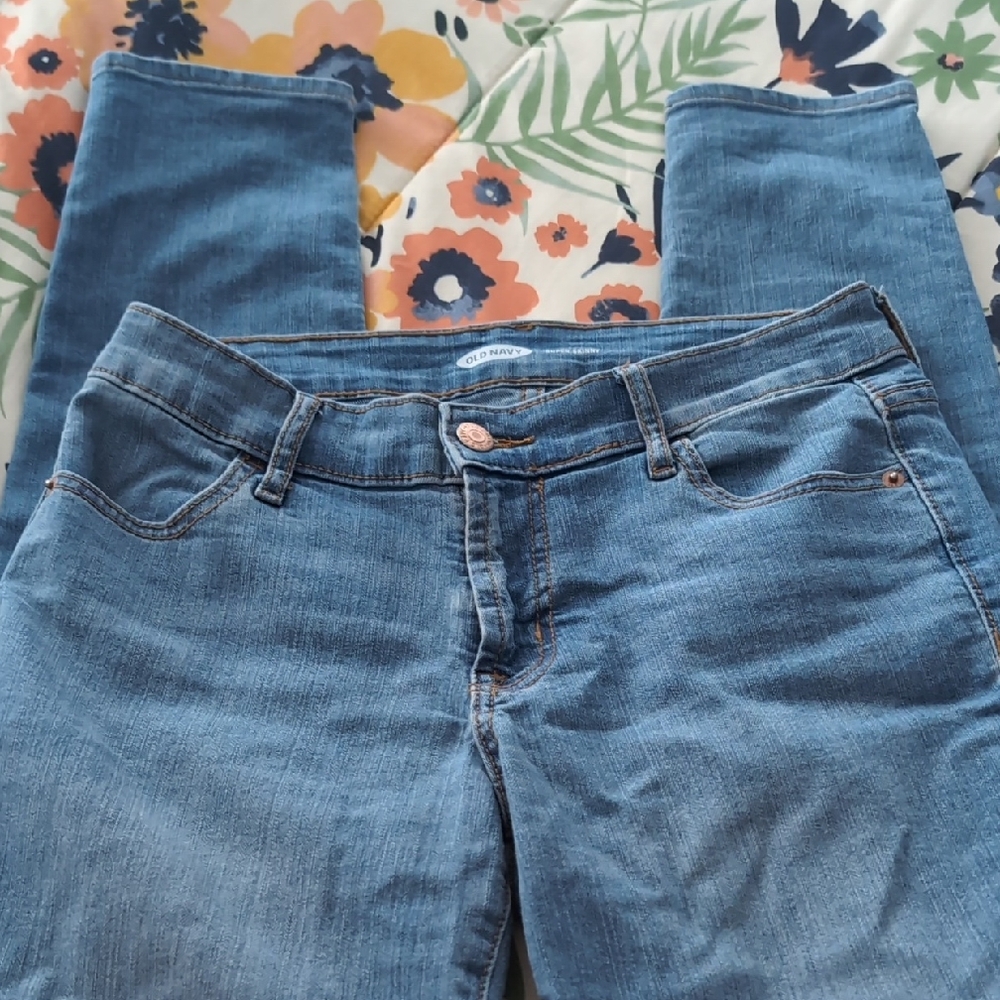 EUC Old Navy Women's Super Skinny Jeans - 2